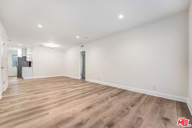 Photo - 337 N Oakhurst Dr Unit 1