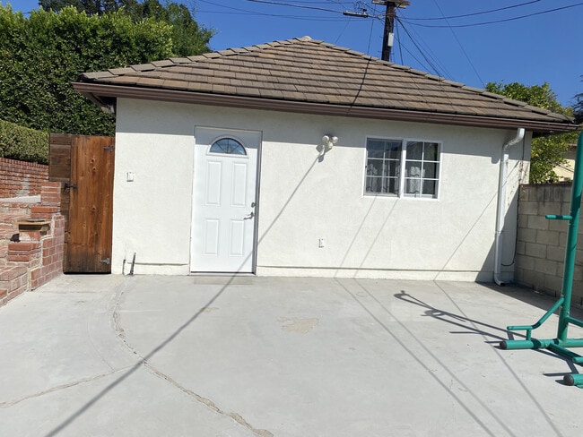 Building Photo - 910 Glenvista Dr Unit single Rental