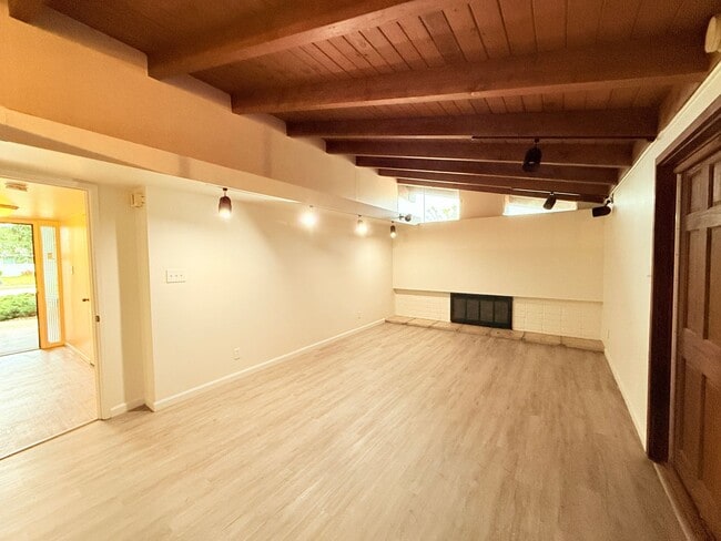 Photo - 401 N Lupine St Unit A