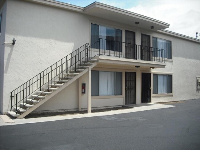 Building Photo - Spacious 2BD/1BA Apartment in Azalea Park ... Unit B