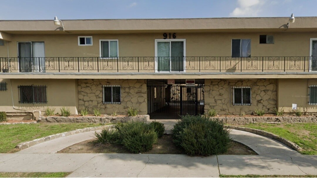Photo - 916 S Manhattan Pl Townhome