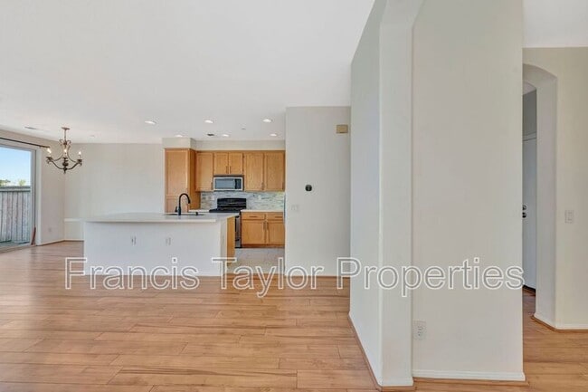 Photo - 148 Elora Ln