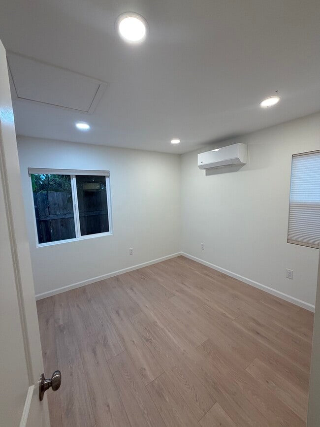 Photo - 10896 Worthing Ave