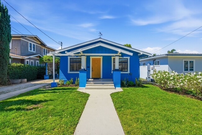 Building Photo - Remodeled Craftsman Single Family Home in Old Town Orange