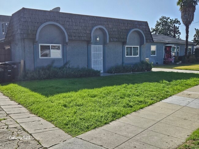 Building Photo - 1344 E Windsor Rd Unit A/front