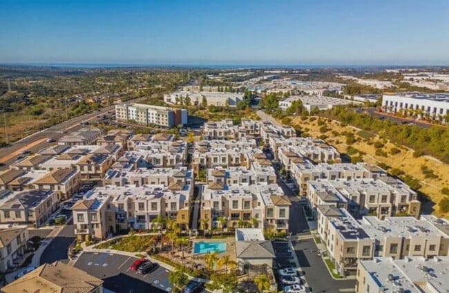 Building Photo - 2124 Solara Ln Unit Solara