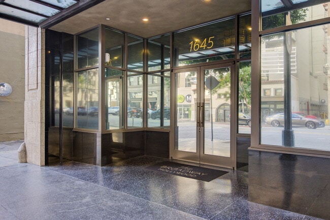 Photo - 1645 Vine St