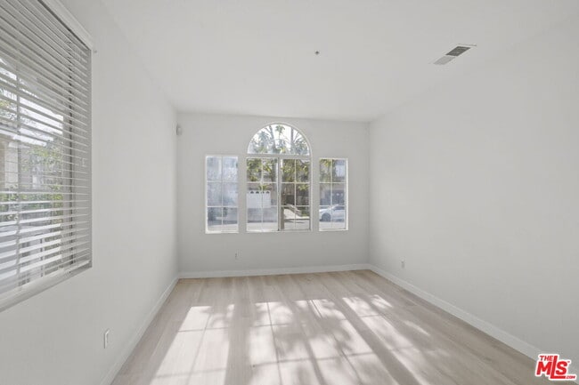 Photo - 16850 Merion Ln