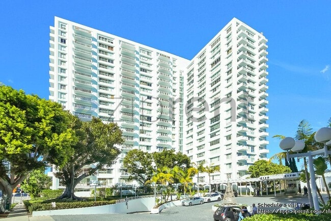 Building Photo - 2160 Century Pk E