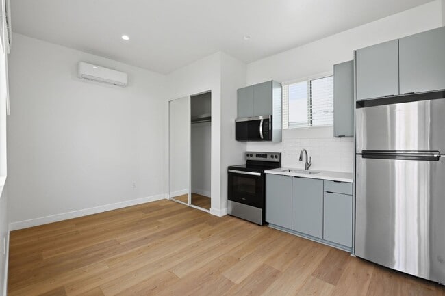 Photo - 2735 Broadway-8 Unit 8