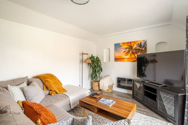 Photo - 3523 Crowell St