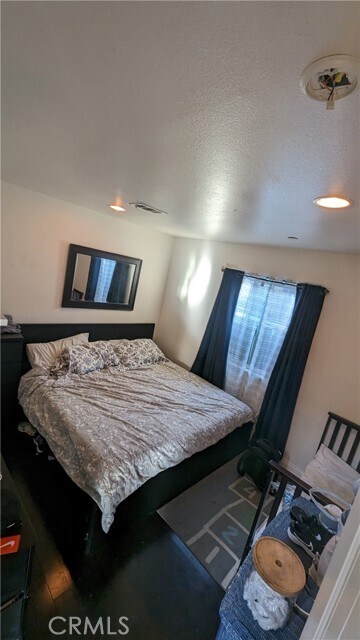 Photo - 239 E 110th St