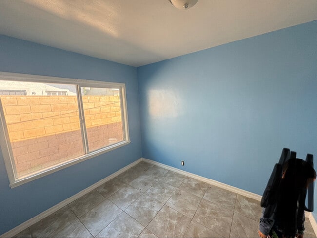 Photo - 735 Ramona Ave N