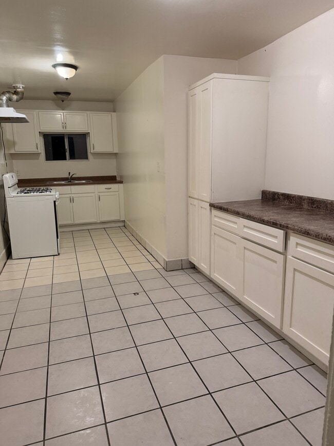 Photo - 632 W 78th St