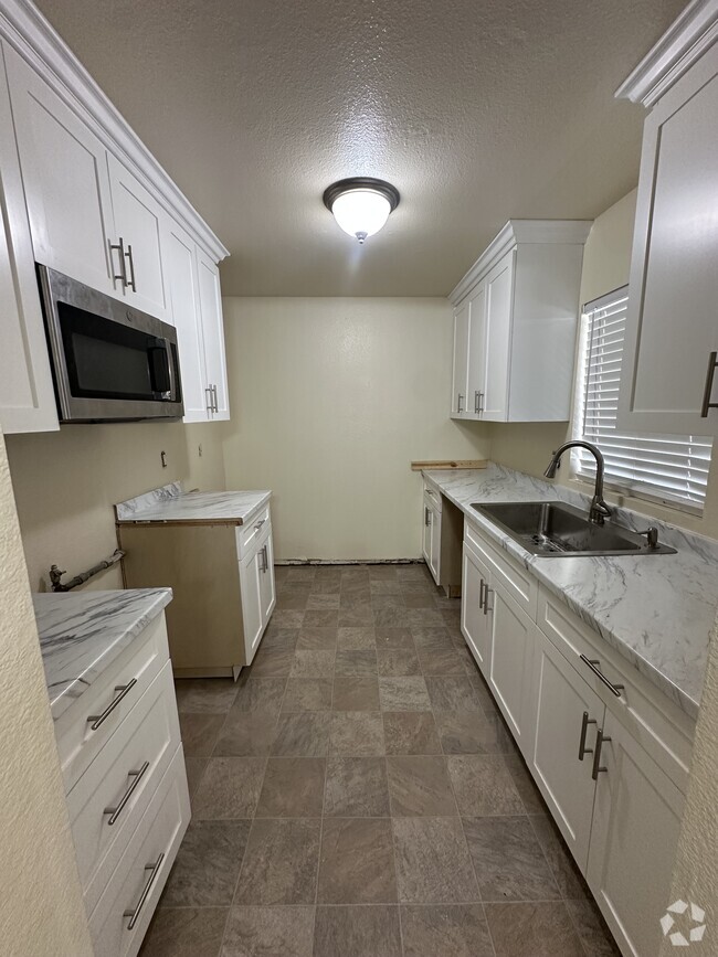 Building Photo - 200 W Chestnut St Unit 109 Rental