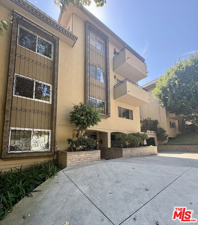 Building Photo - 6752 Hillpark Dr Unit 303