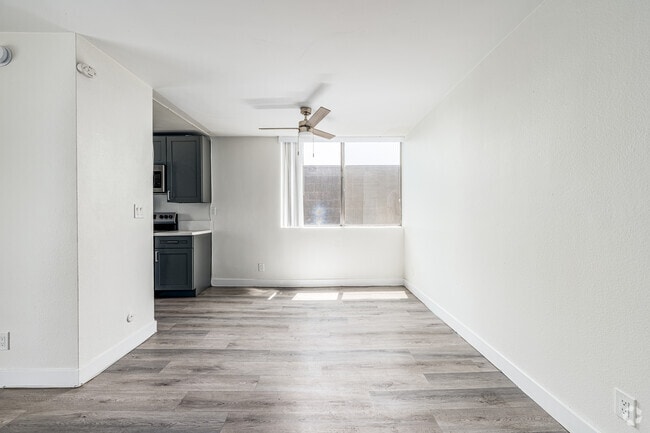 2BR, 2BA - 1030SF - Dining Room - Menlo 2