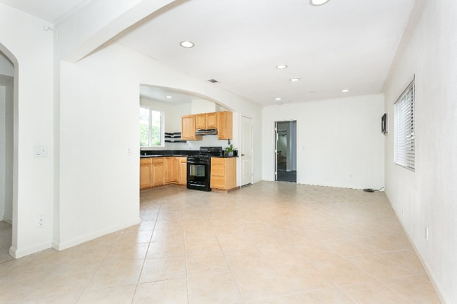 Photo - 326 N Naomi St