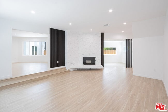 Building Photo - 1346 N Stanley Ave Unit 1 Rental