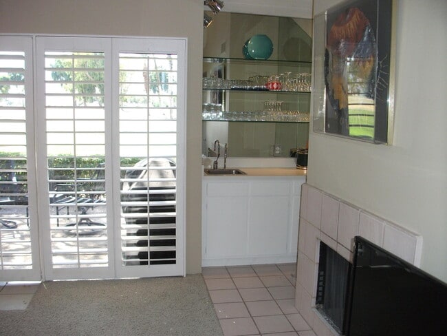 Photo - 107 Racquet Club Dr N