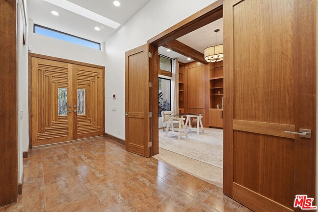 Photo - 17424 Cumpston St