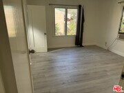 Photo - 243 N Swall Dr