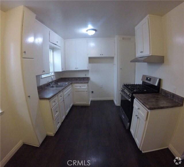 Building Photo - 1243 W 19th St Rental