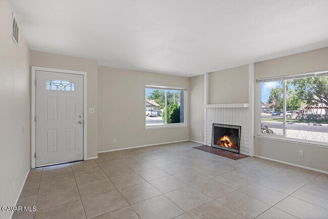 Photo - 44556 Fenhold St