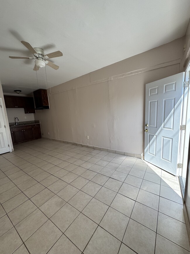 Photo - 6006 Makee Ave