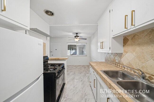 Photo - 7209 Willoughby Ave Unit 2