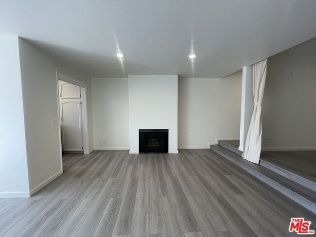 Building Photo - 1337 N Sierra Bonita Ave Unit 302