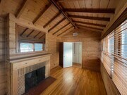 Den - 808 N Valley St