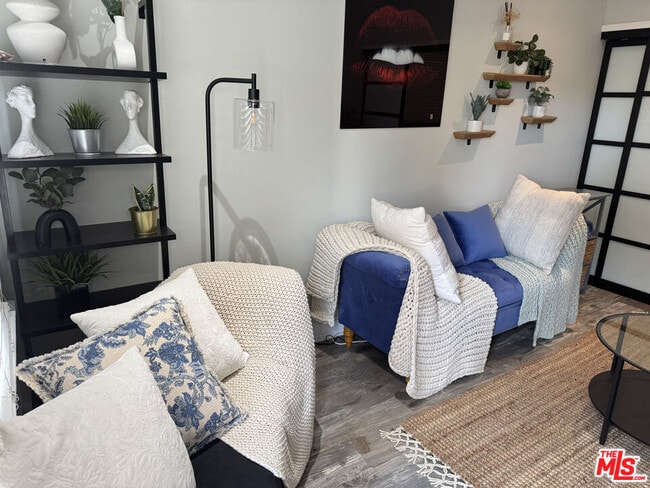 Photo - 5915 Lexington Ave