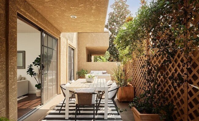 Building Photo - 221 S Oak Knoll Ave Unit APT 210