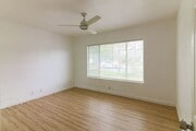 Photo - Great Three Bedroom! House