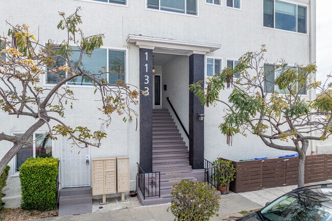 Entrance - Estudios de Stanson