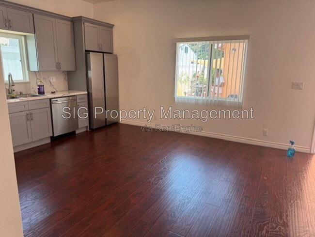 Photo - 7747 Valmont St