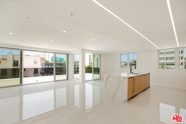 Building Photo - 1414 S Beverly Dr Unit 402 Rental