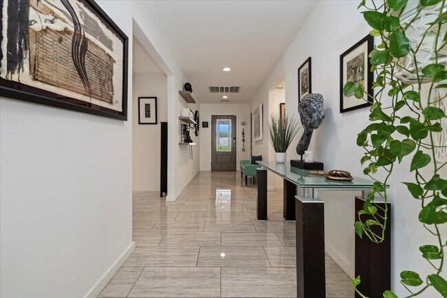 Photo - 52273 Avenida Madero