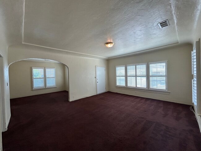 Building Photo - 112 N Primrose Ave Rental
