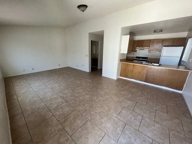 Photo - 2 Bedroom 1.5 Bath w Pool Unit 05