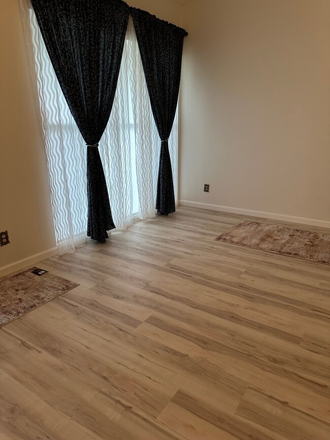 Building Photo - 1124 Eureka St Unit 21