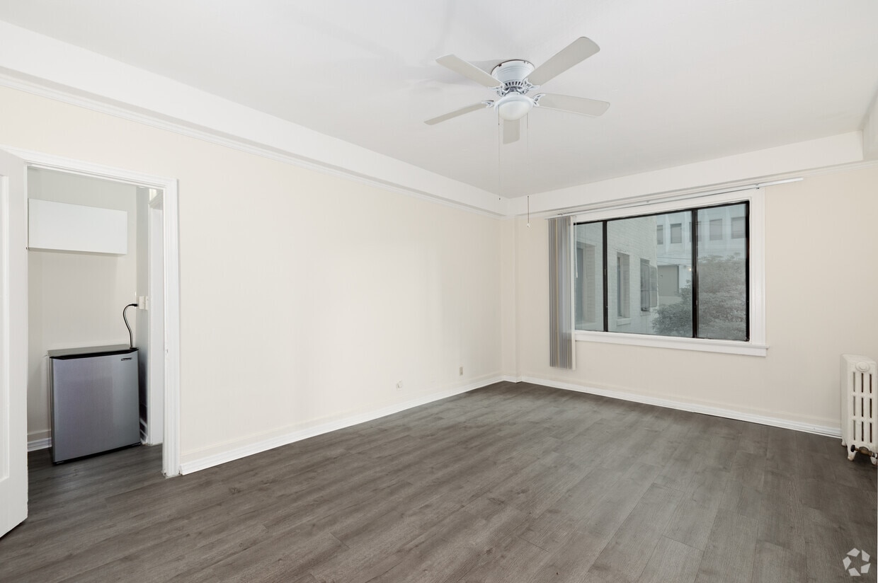 Floor Plan - Bachelor