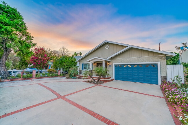 Building Photo - 11953 Collins St