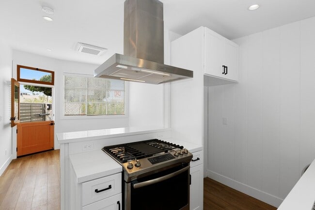 Photo - Carr- 1636-1638 Santa Ana Unit 1638