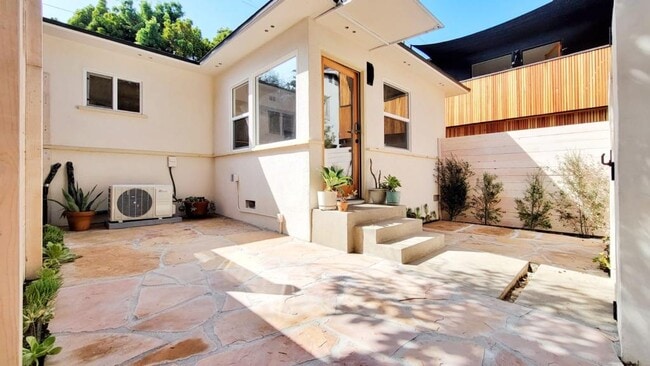 Photo - 1827 Pearl St