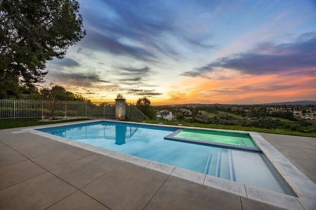 Photo - 2309 Skyline