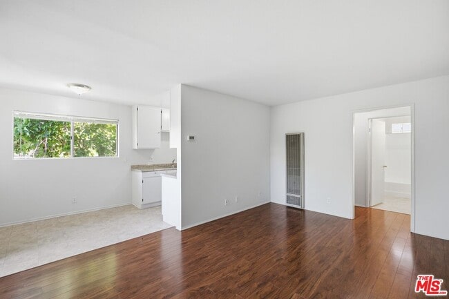 Photo - 14551 Vose St Unit C