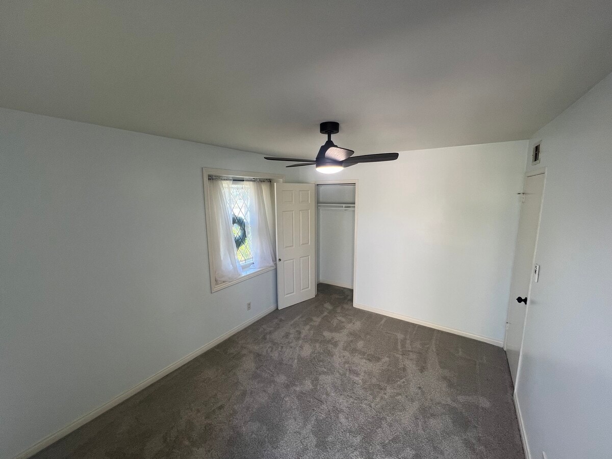 Photo - 10927 Woodley Ave