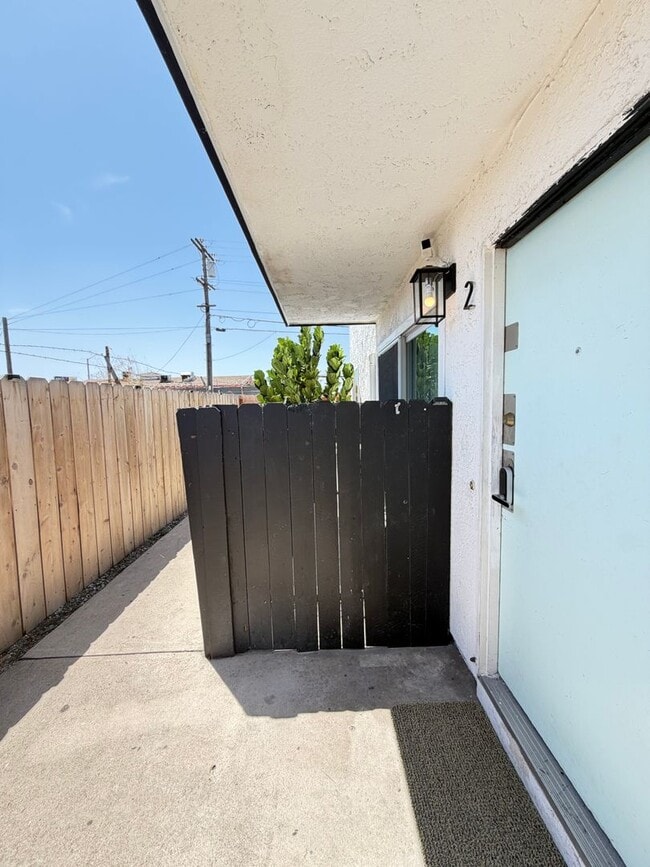 Building Photo - 311 Zenith St Unit 04